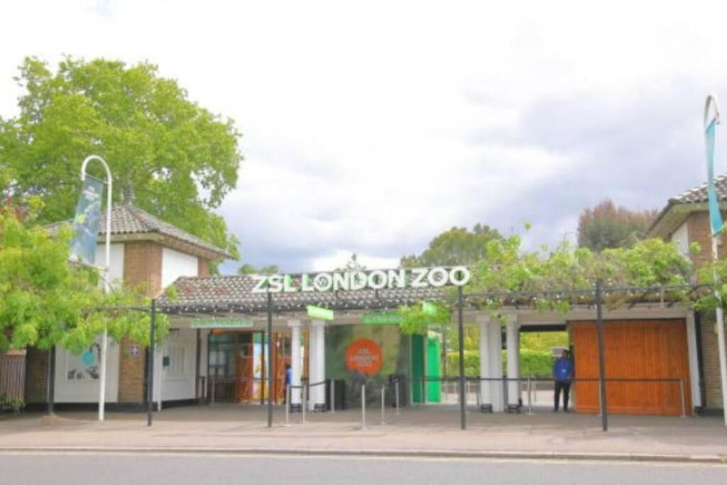 Functional Double With An Ensuite Toilet And Shower Near Tube And Bus Stations London Exteriör bild